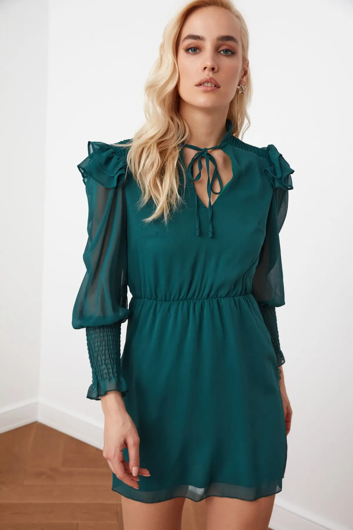 

Trendyol Collar Detail Dress TPRSS21EL0124