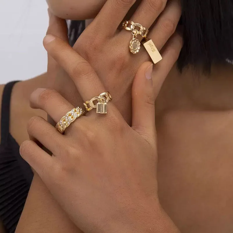 

4PCS Vintage Gold Geometric Lock Joint Ring Set for Women Personality Coin Pendants Design Ring Set Party Jewelry Gifts
