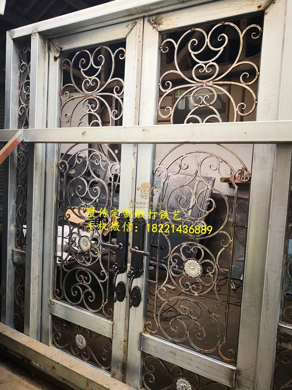 Черные кованые дверные ручки большая железная дверь | Обустройство дома