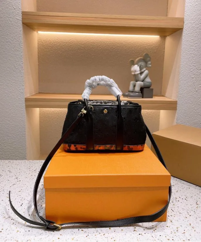 

2021 Hot-selling high-quality handbags, fashionable ladies shoulder bags, high-spec cowhide.Brand women's bags