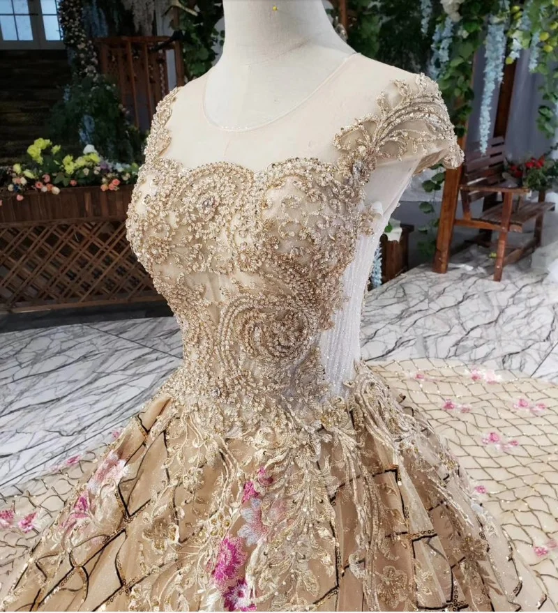 Свадебные платья цвета шампанского в Саудовской Аравии Роскошные блестящие