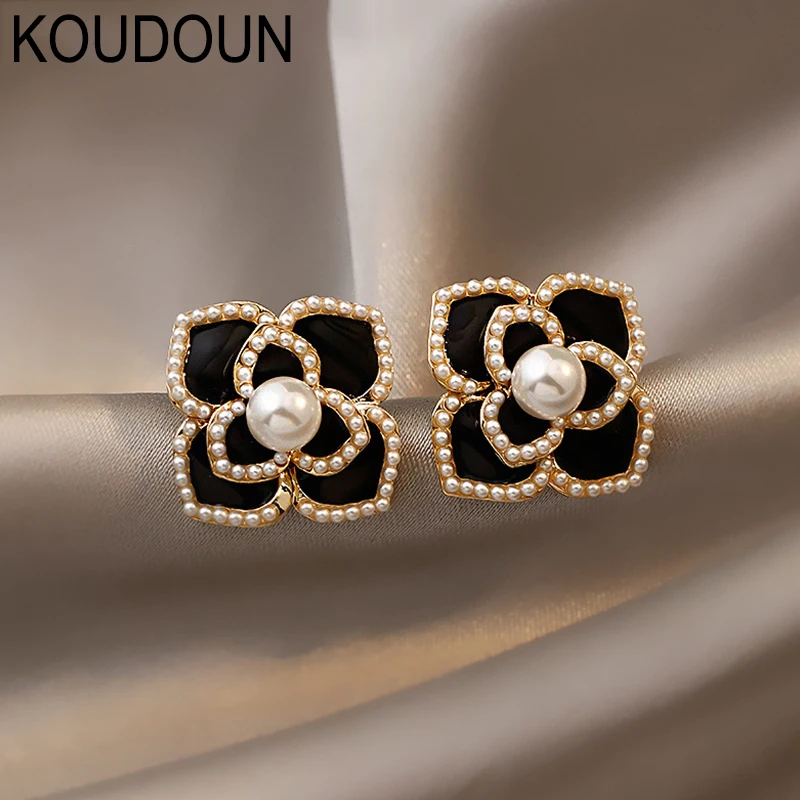 

Classic Black Camellia Flower Pearl Stud Earrings for Woman Elegant Korean Fashion Jewelry Wedding Party Girl's Sexy Accessories