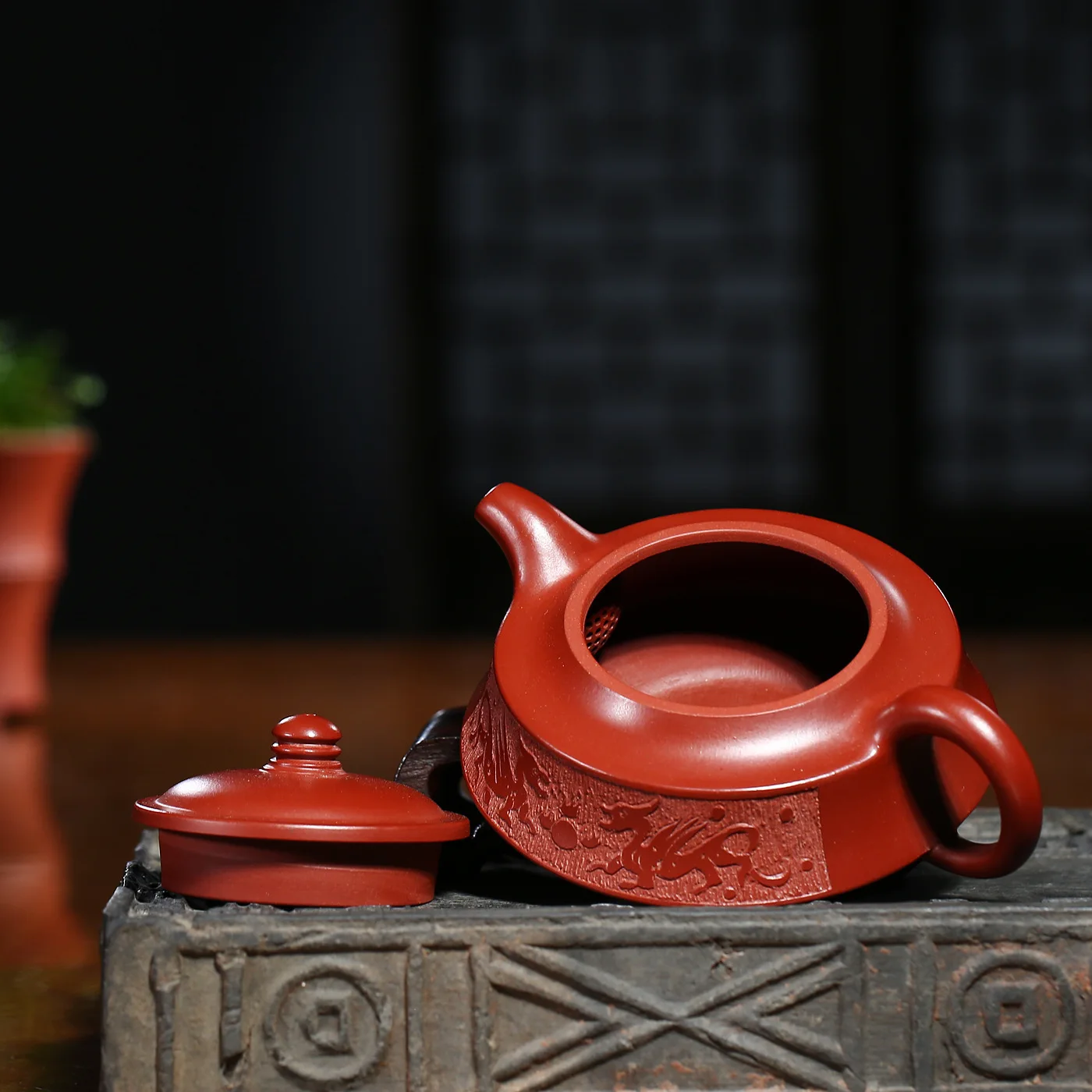 

Yixing Teapot Manual Zhou Pan Raw Ore Bright Red Robe Famous Fan Zi Hong Kung Fu Tea Have Wholesale Customized Generation Hair