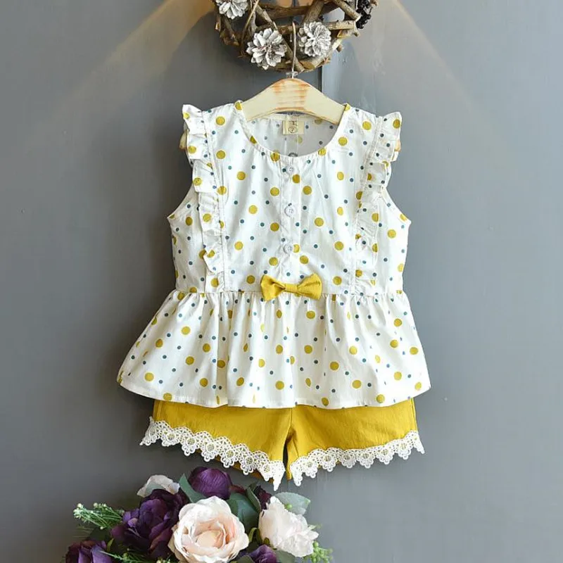 

DFXD утепленный детский комплект одежды для девочек, новая Корейская Летняя обувь из двух предметов: жилет в горошек Топы, шорты с кружевом, шт...