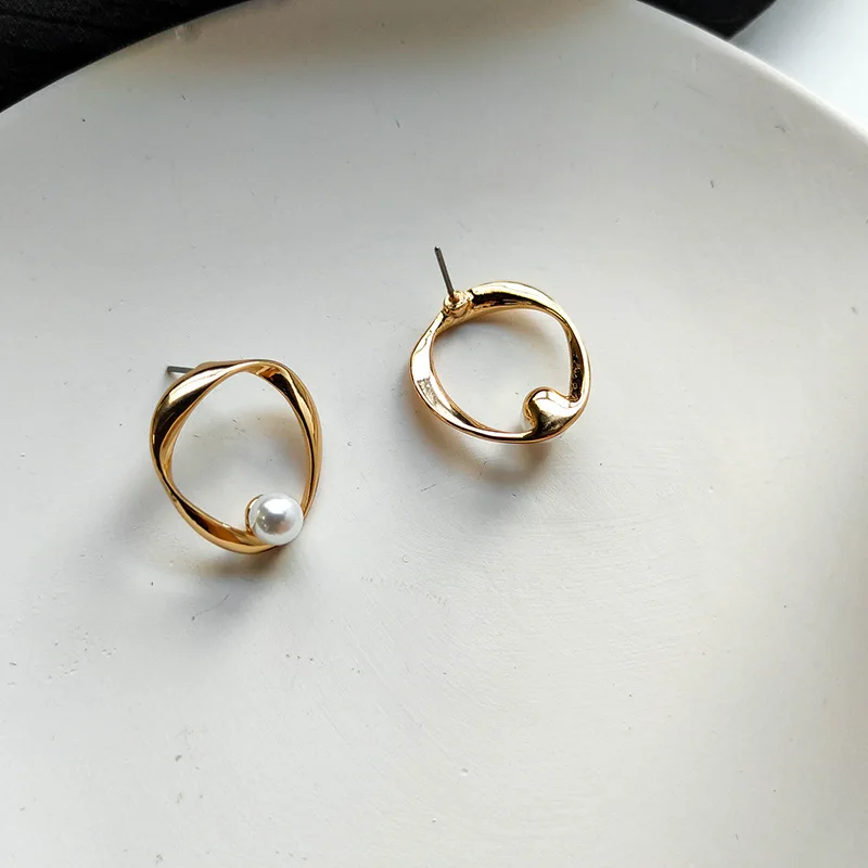 

New European and American temperament network red atmosphere hip hop trendsetter earrings for Female Minority simple hollow out