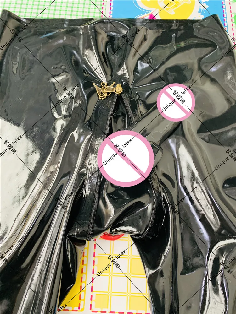 Мужское латексное нижнее белье замок скрытые два презерватива |