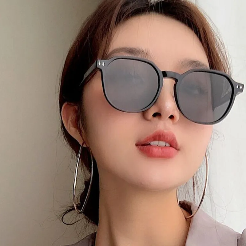 

2021 Fashion New Round Women Sunglasseso Oversized Plastic Sun Glasses Frame Brand Vintage Design Anti-Uv Sunglasses Uv400