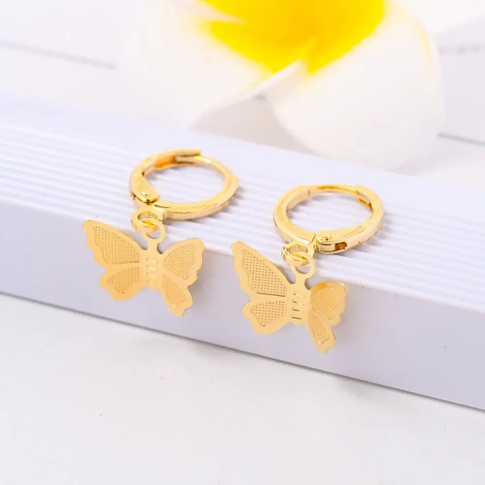 Серьги кольца золотистого цвета с металлической бабочкой модные женские