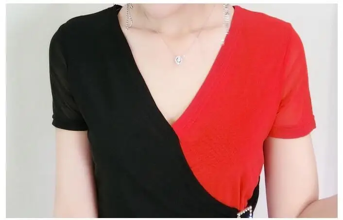 Женская футболка с запахом и коротким рукавом глубоким V-образным вырезом |