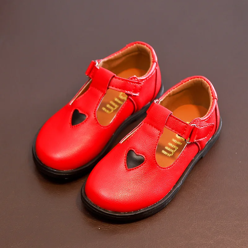 Повседневная обувь принцессы Обувь из искусственной кожи с сердечками и пряжкой