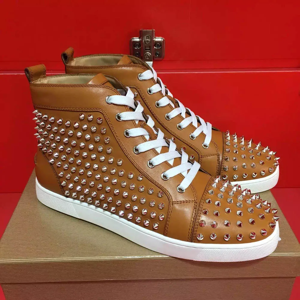 

Роскошный чехол из коричневого цвета из натуральной кожи; Обувь с высоким берцем; Белая теннисная обувь; Подошва из кожи плоские заклепки с ...