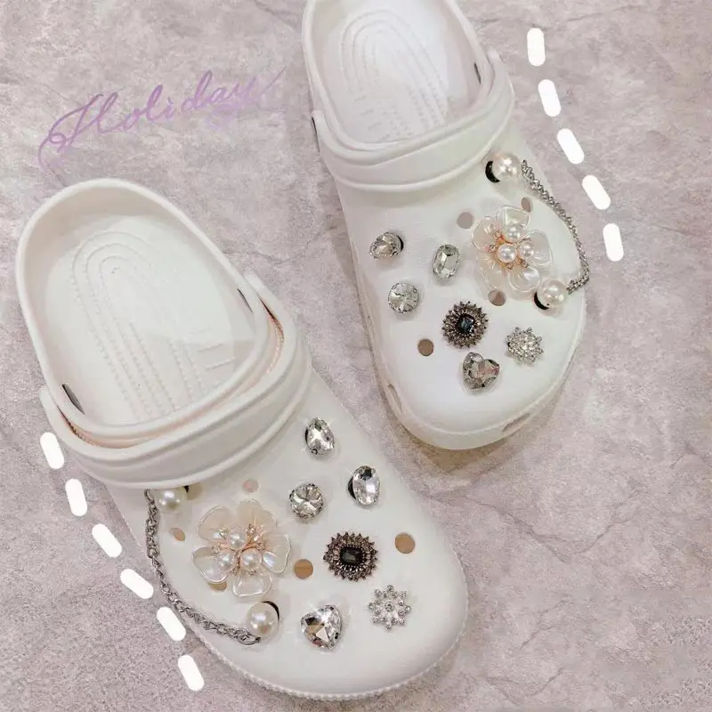 

Vintage Croc Charms Designer Luxury DIY Clogs Shoe Decorations Pearl Shoes Chain Fashion New Quality Shoe Buckle Elegant Bundle