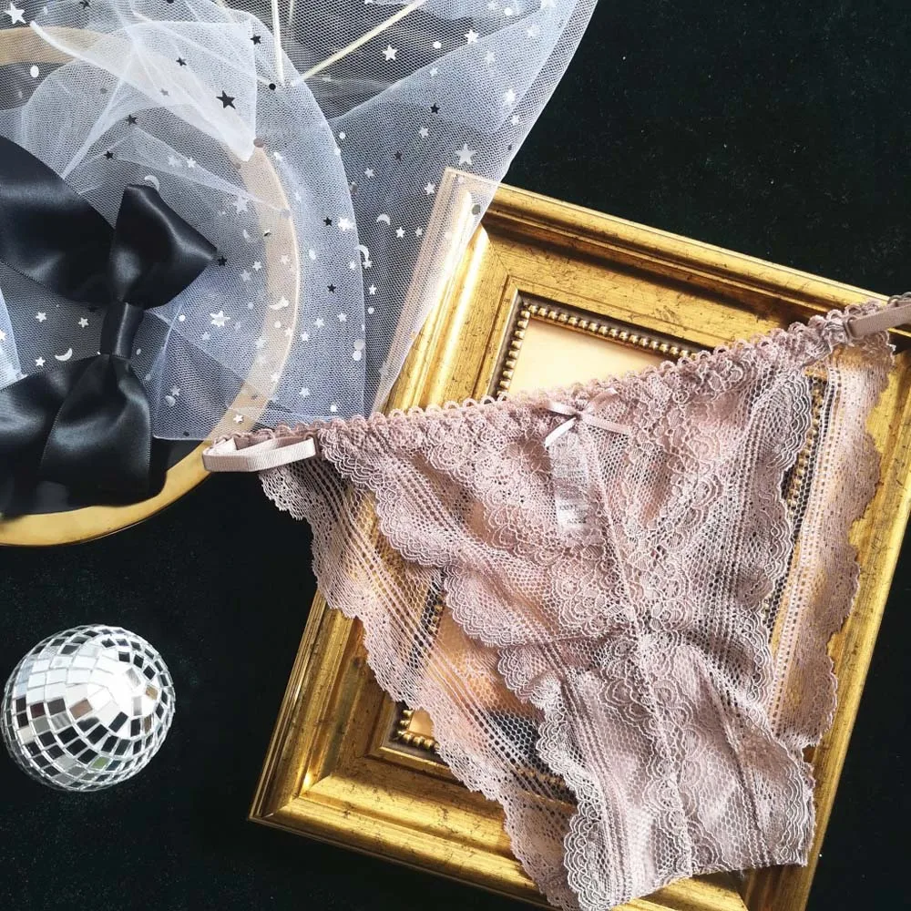 

Сексуальные кружевные женские трусики с низкой талией, дышащие мягкие бесшовные трусики с вышивкой, прозрачные стринги для женщин