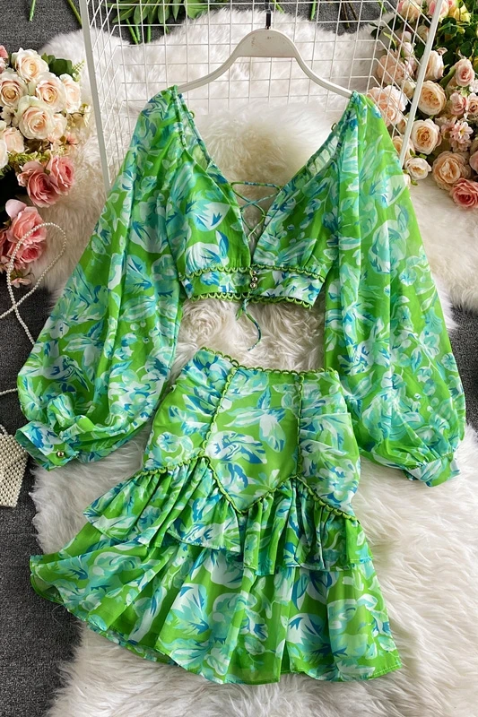 

Spring and Autumn High Waist Deep V-neck Lantern Sleeve Short Chiffon Top Two-piece Female High Waist Floral Hip Skirt