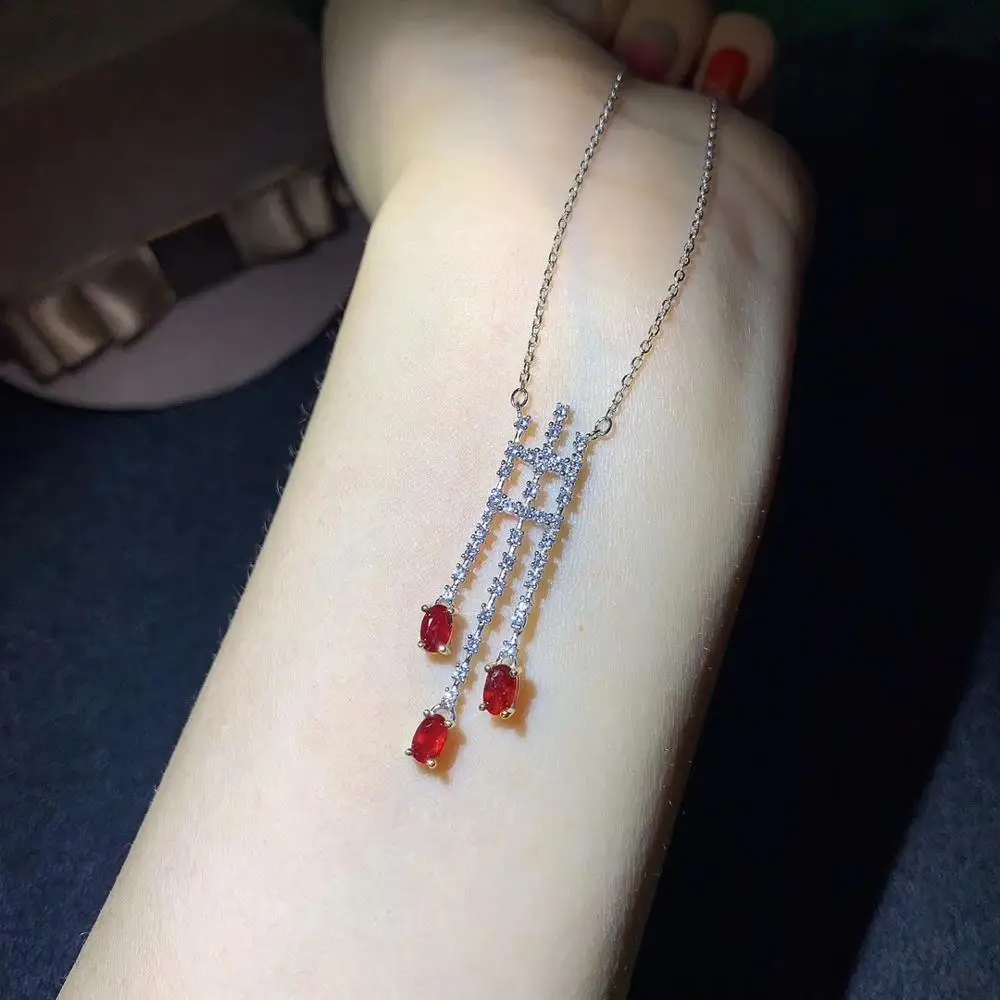 Очень красивое ожерелье с рубинами. Яркие цвета. Красный голубь серебро 925 пробы