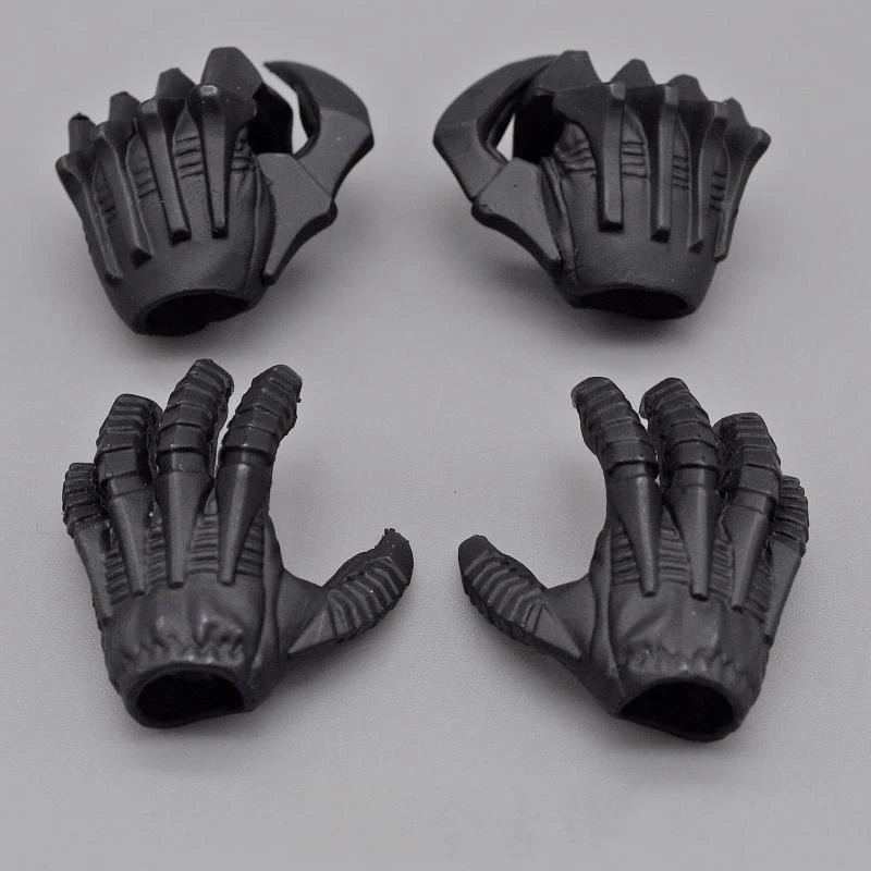 

Medicom RAH 1/6th Modern Trend Black Mecha Long Claw Paw Hand Model For 12inch Body Doll Collectable