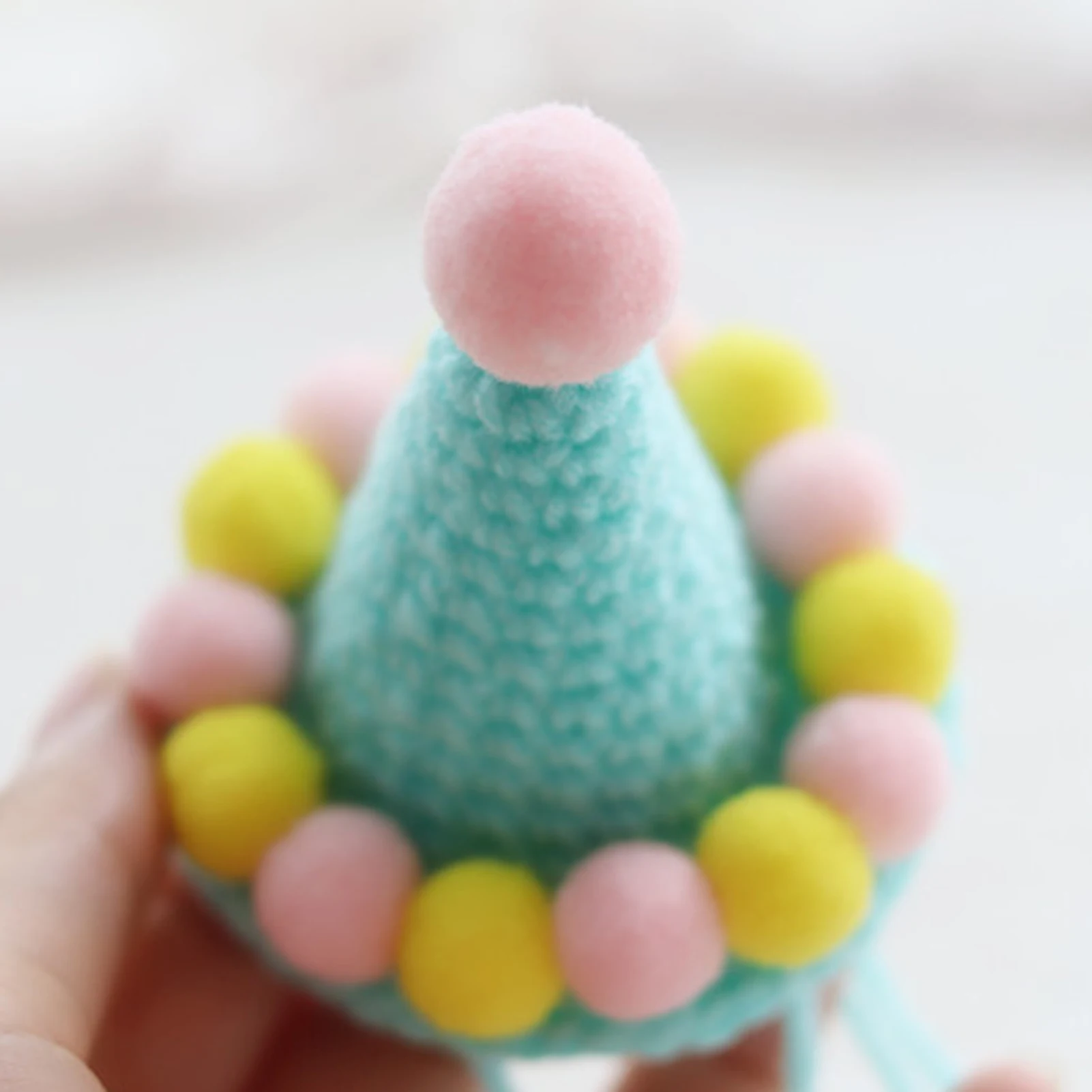 

Hand-woven Pet Hat Birthday Plush Ball Cap Photography Props Cat Dog Head Decor Dog Cat Puppy Headband Christmas Hat Headwear