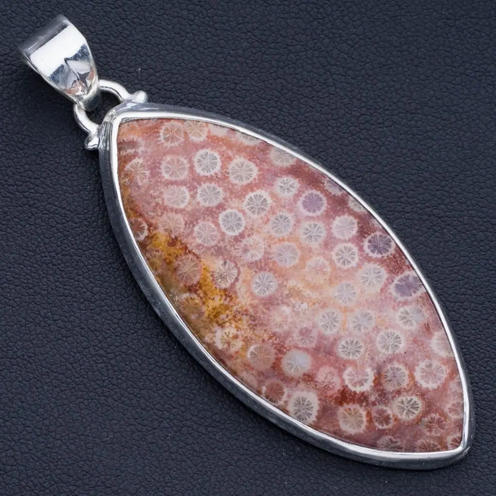 Кулон из серебра 925 пробы в стиле панк с натуральным ископаемым кораллом 2 1/2 дюйма