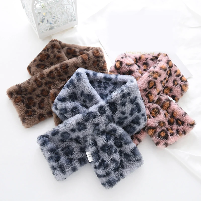 Женский шарф-воротник из кроличьего меха с леопардовым принтом |