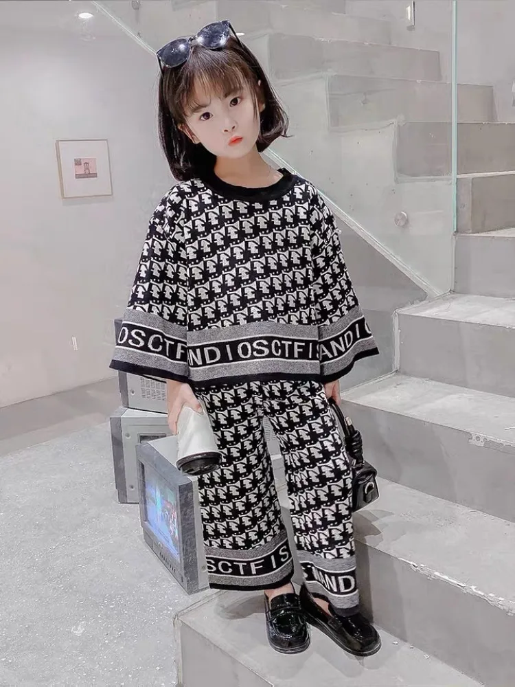 

The new autumn Korean children's fashion pullover sweater two-piece,girls outfits,3-8 years old girls fashion suit, girls outfit