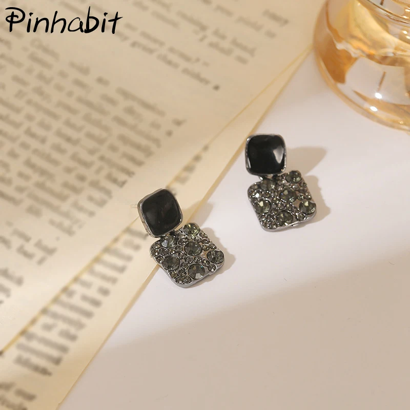 

Square Rhinestone Retro Drop Earrings Black Square All-match Earrings Personality Fashion Earrings Dangle Gifts For Friends