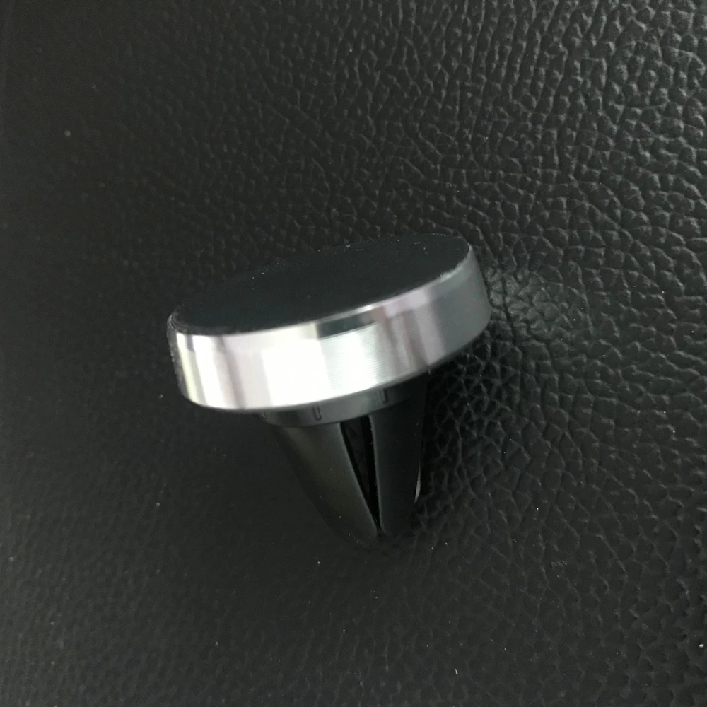 Магнитный автомобильный держатель для телефона с креплением на вентиляционное