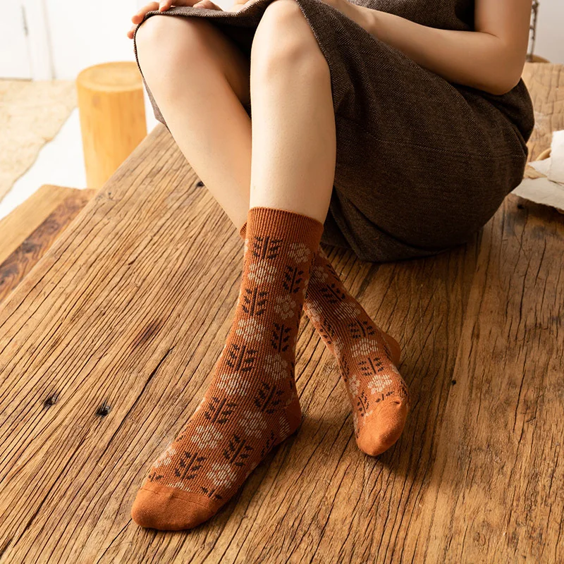 Floral Plants Retro Cute Socks Women Fashion Comfortable Cotton Knit Socks New Autumn Winter Street Casual Mid Tube Socks Socken