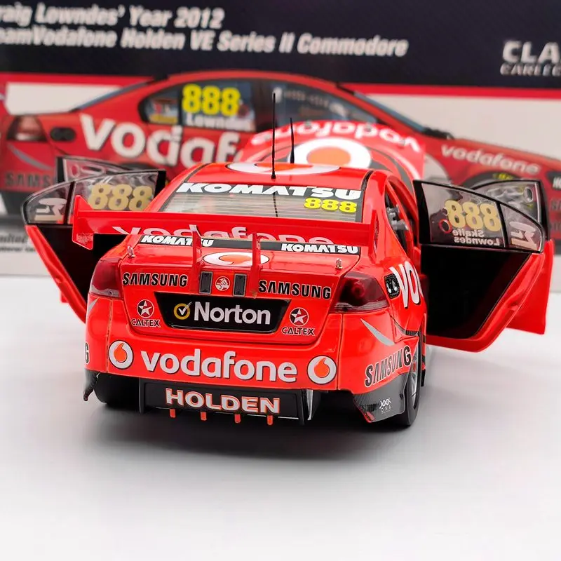 

1:18 Classic Craig Lowndes's 2012 Holden VE Series II Commodore #888 18499 Used Diecast Models Limited Edition Collection