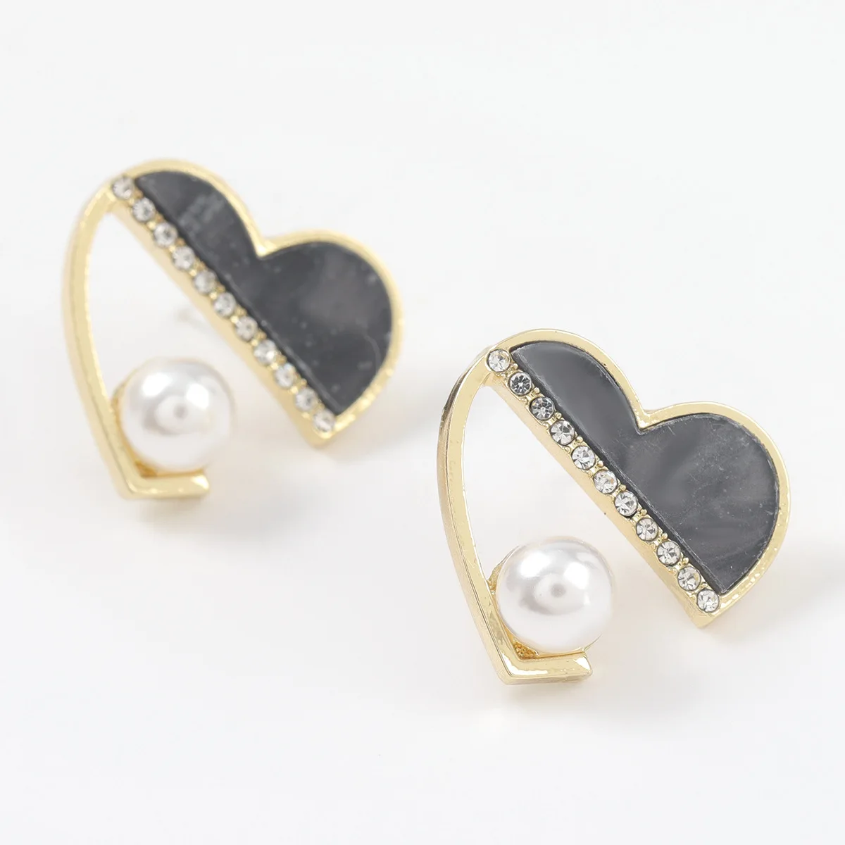 

2021 New Simple Creative Metal Drop Oil Imitation Pearl Notch Heart-shaped Earrings Women's Popular Party Jewelry Accessories