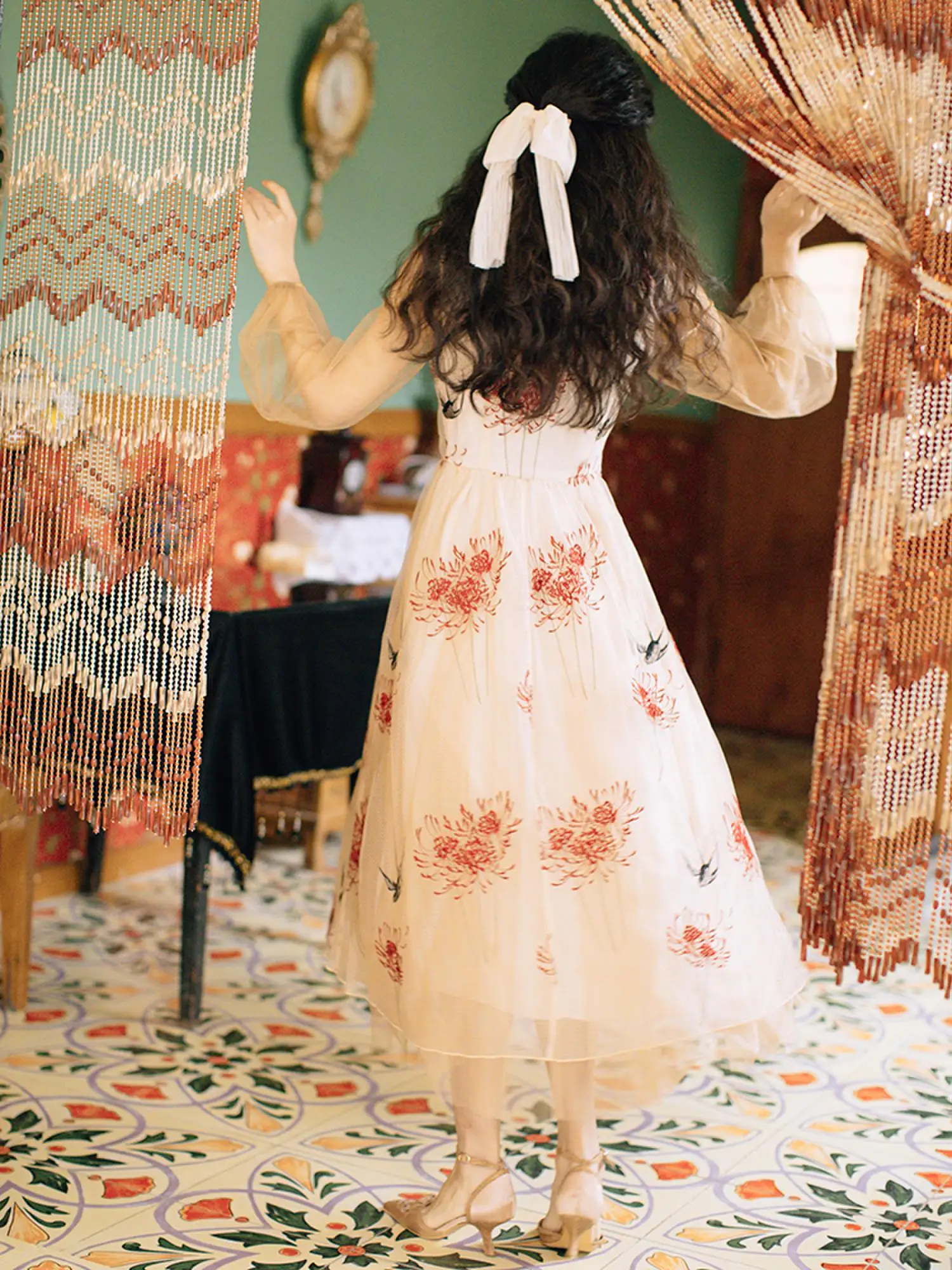 

Summer fashion women's clothing in the new French accept waist show thin white gauze embroidery square collar women dress