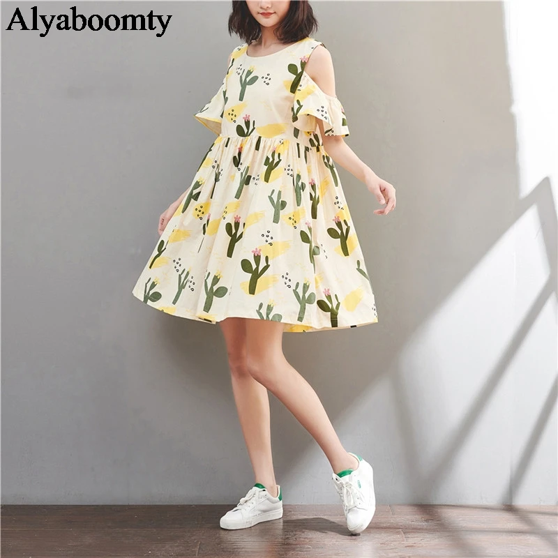 Женское милое платье на лето симпатичное с открытыми плечами и цветочным принтом