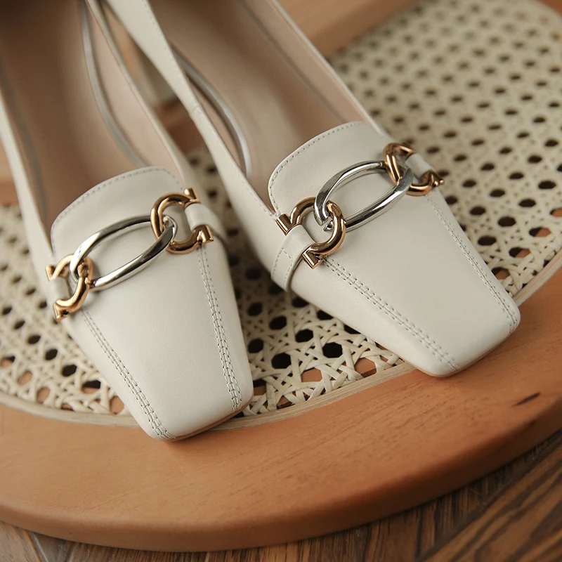 

2021 New Fashion High Heels Women Pumps Genuine Leather Square Toe Thick Heel 7CM Chain Decoration Party Shoes Off WhiteApricot