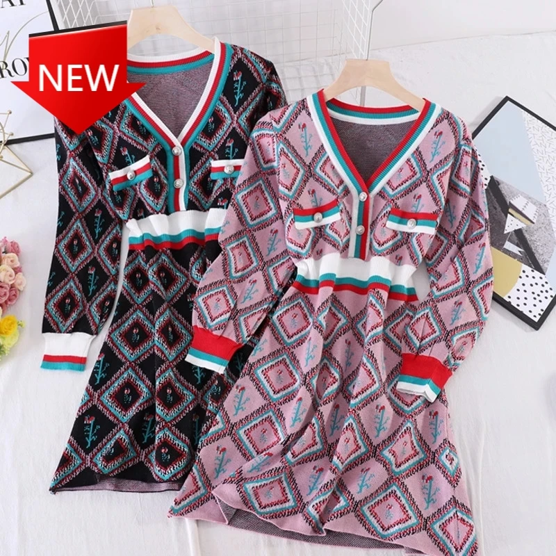 

Женское трикотажное платье-свитер с длинным рукавом и V-образным вырезом