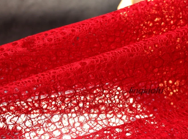 Полый прозрачный большой красный текстурный сетчатый марлевый кружевной
