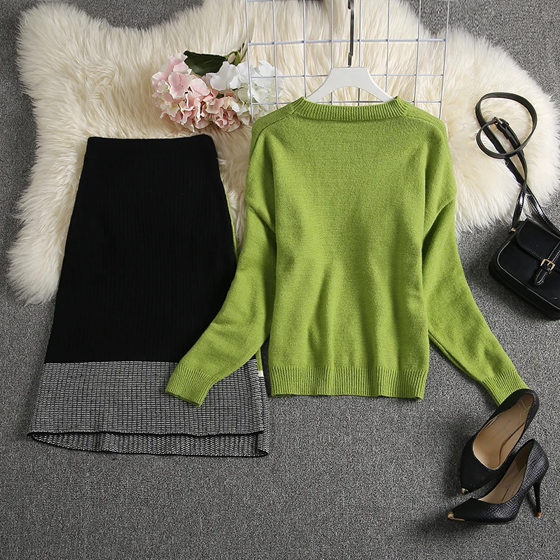 Женский трикотажный костюм ALPHALMODA свитер и юбка ярких цветов Осень зима