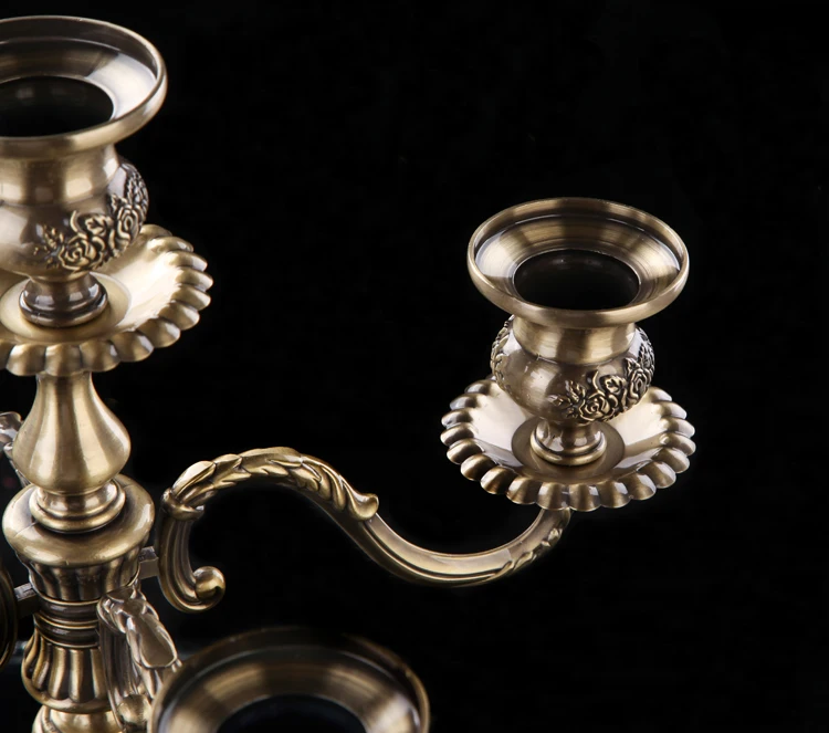 

European Style Antique Candle Holders Metal Luxury Retro Alloy Candlestick Wedding Centerpieces Home Decor Bougeoir Gift FC378
