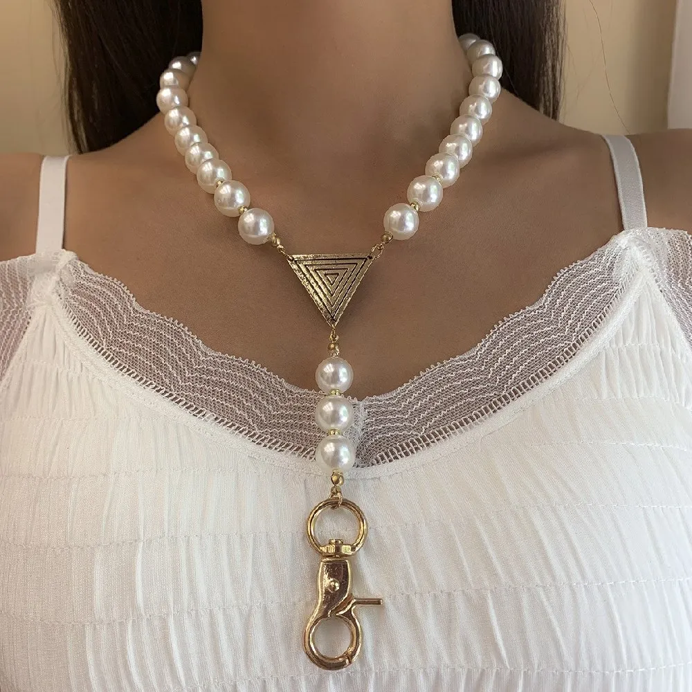 

Cosysail Personality Big Button Pendant Necklace for Female Simple Imitation Pearl Beaded Choker Necklace Punk Jewelry Gift
