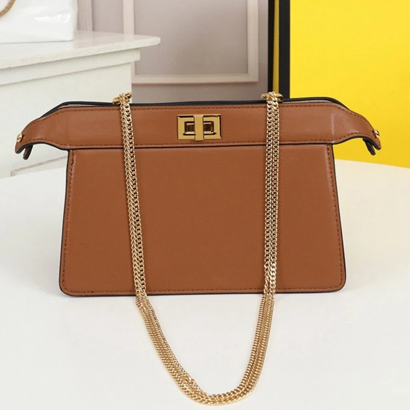 

Женская сумка-мессенджер из воловьей кожи, на цепочке