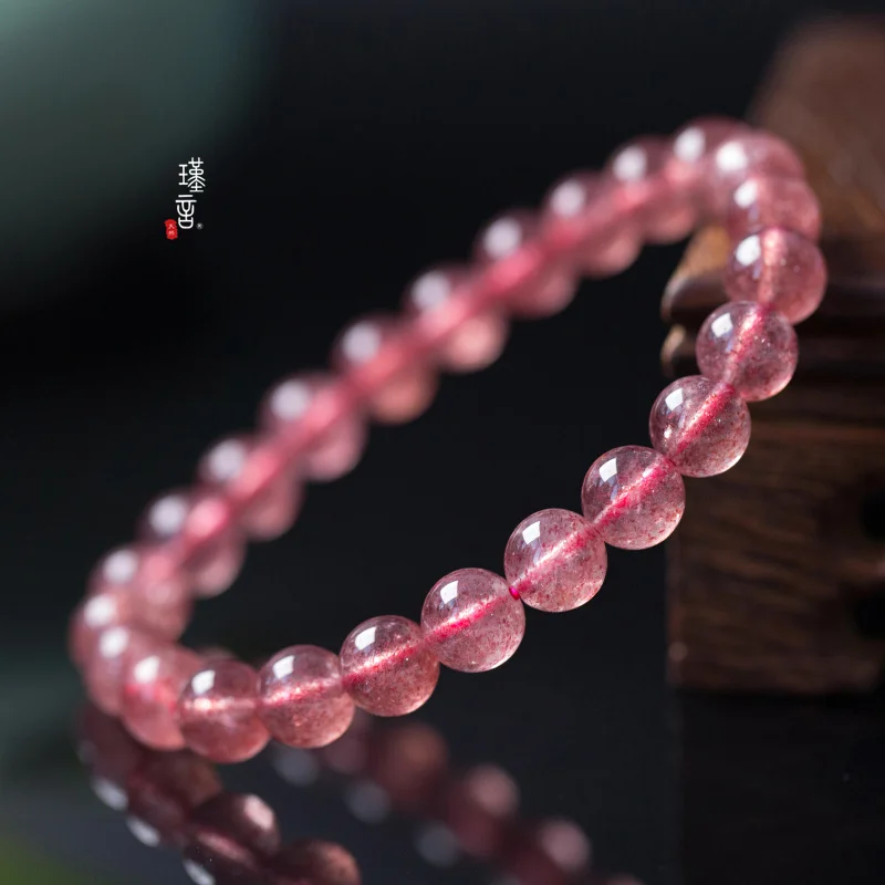 

Natural Crystal Strawberry Crystal Bracelet Women's Korean Simple Pink Crystal. Peach Blossom Student Best Friend Gift