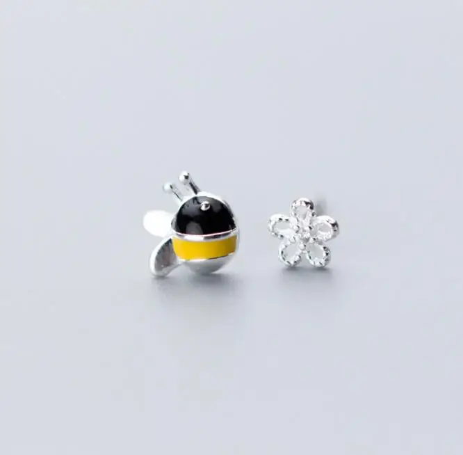 Silver Trusta 925 пробы серебряные женские ювелирные изделия Асимметричные пчелиные цветы серьги-гвоздики подарок для девочек Дети Леди DS734 - Окраска металла: Silver