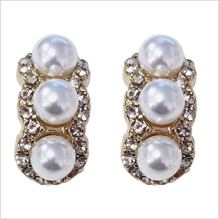 

New high-end pearl earrings fashion elegant light luxury earrings Zircon earrings short paragraph small and versatile earrings