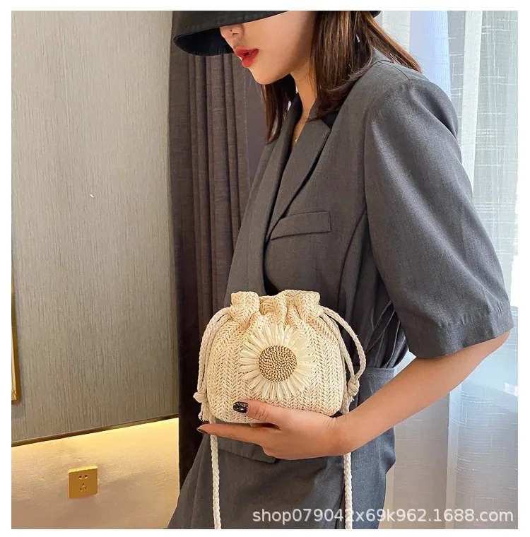 

Woven bag female bag new 2021 summer straw woven cute bucket bag personality girl single shoulder messenger bag