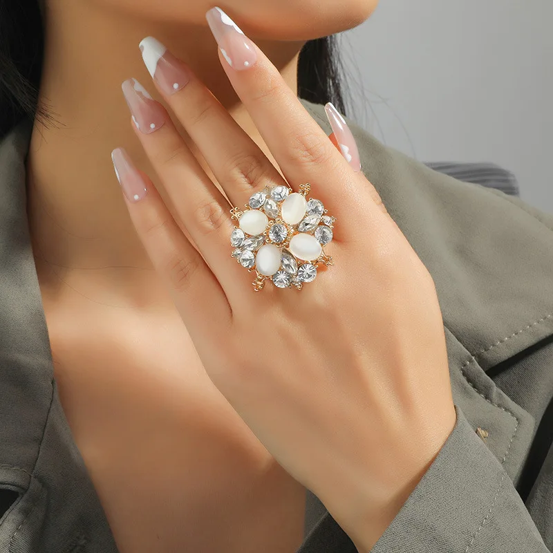 

Exaggerate Weird Ring Big Pearl Diamond Leaves for Women Girlfriend Wedding Christmas Anillos Grunge Genshin Impact Gothic Gift