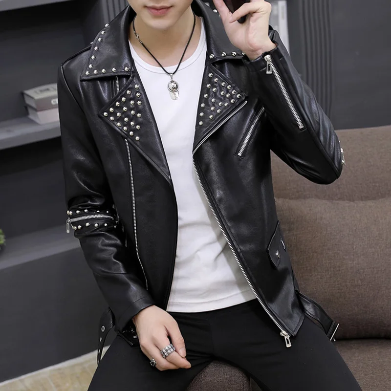 Мужская кожаная куртка с заклепками приталенная мотоциклетная на молнии в стиле