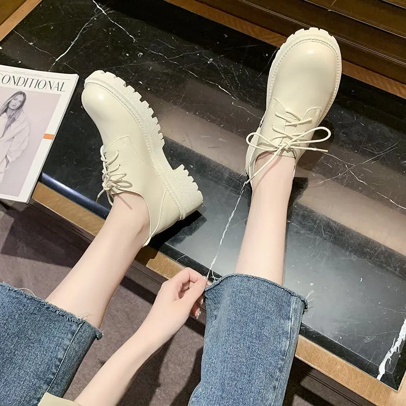 

2021 spring and autumn new casual single shoes women retro small leather shoes with thick heel brogue shoes women