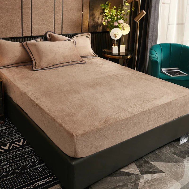 Однотонная простыня утолщенная натяжная из молочного бархата домашний зимний