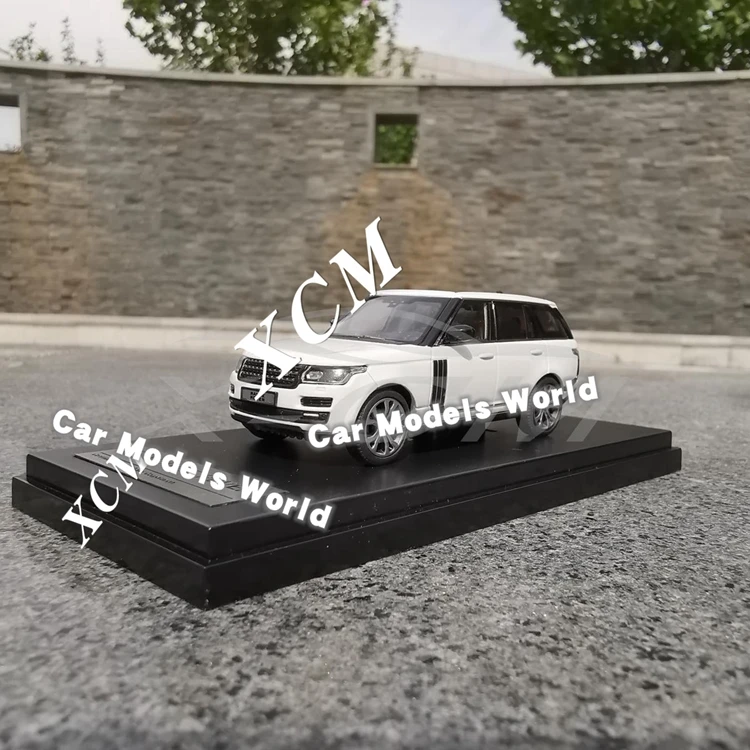 Литая под давлением модель автомобиля для ЖК-моделей 1: 64(белый)+ маленький подарок