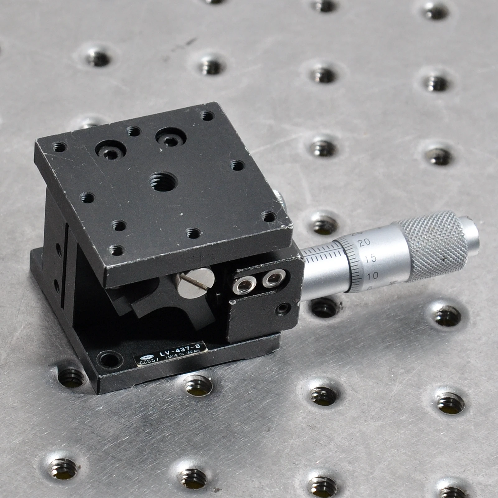 

Z-axis LV-437-8 CHUO manual micrometer adjusts lifting and fine adjustment displacement sliding table aluminum 40mm