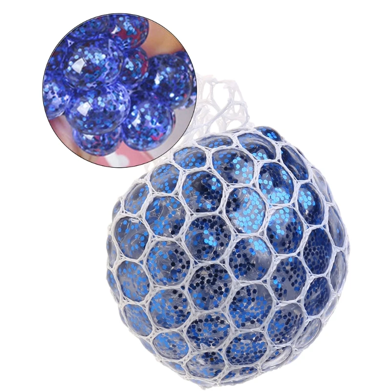 Милые люди из шаров чтобы отпустить программирующий мяч для снятия давления