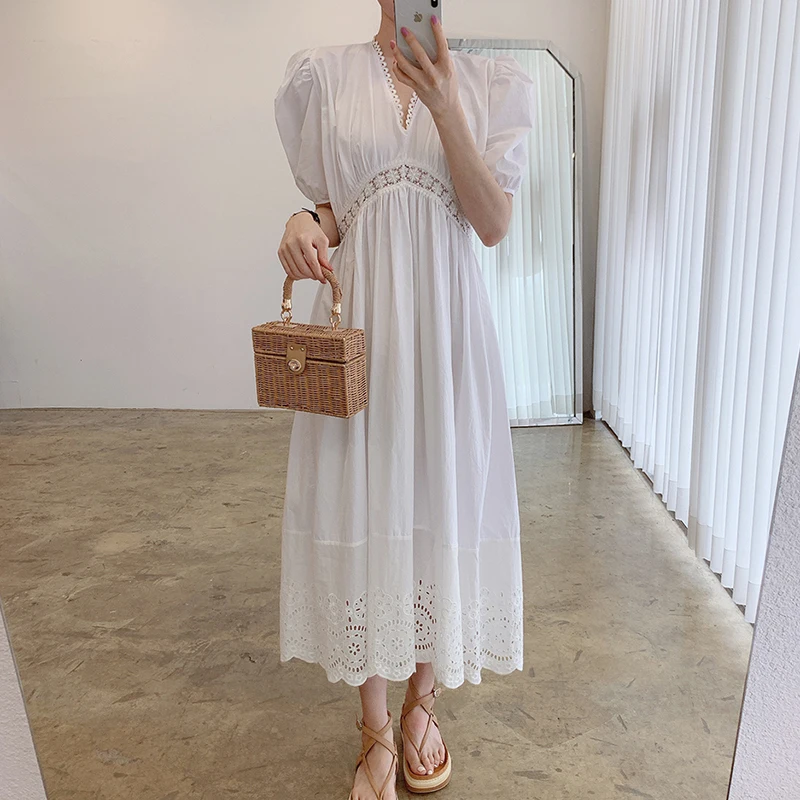 

2021 New Summer Ladies Korean Chic Elegant V-neck Lace Stitching Hollow Maxi Dress High Waist Pleated Loose Lantern Sleeve Dress